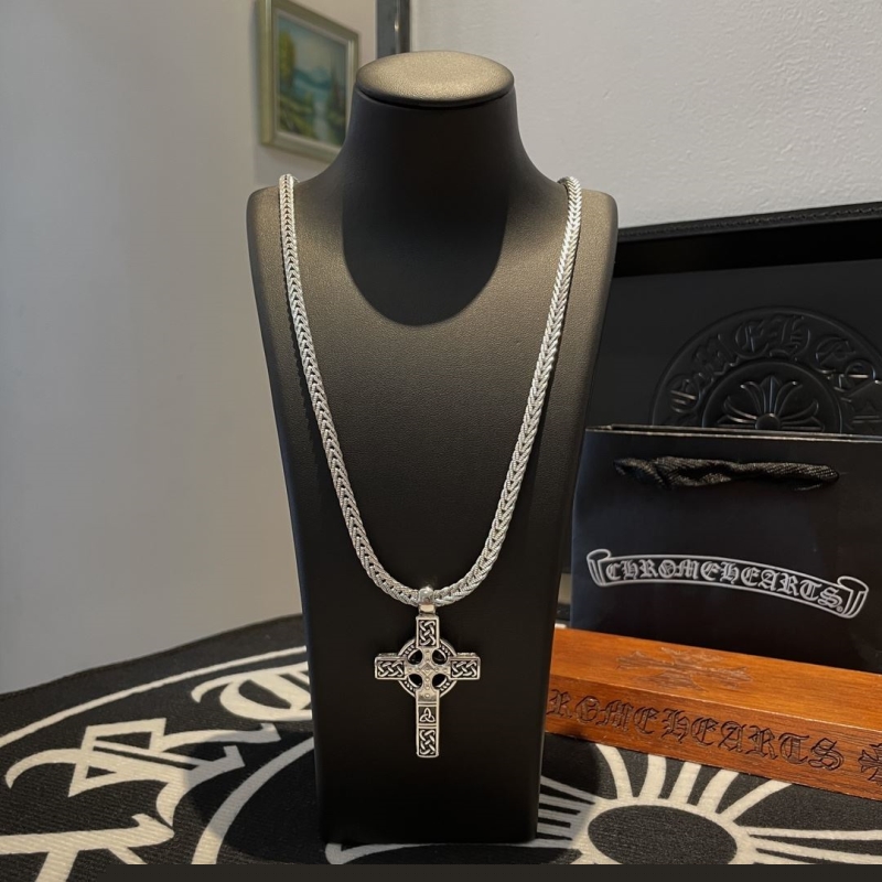 Ch**me He**ts necklaces